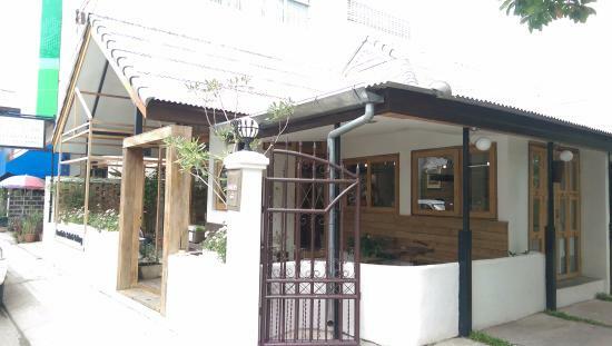 Laan Tim's Cafe and Gallery